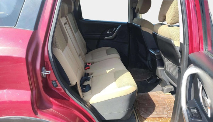 2018 Mahindra XUV500 W7 AT, Diesel, Automatic, 49,233 km, Right Side Rear Door Cabin