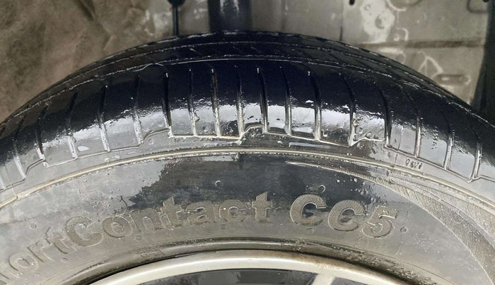 2016 Toyota Etios Liva G, CNG, Manual, 87,348 km, Right Front Tyre Tread