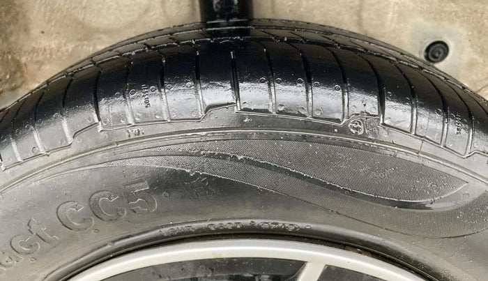 2016 Toyota Etios Liva G, CNG, Manual, 87,348 km, Right Rear Tyre Tread