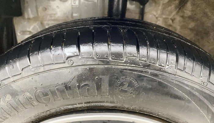 2016 Toyota Etios Liva G, CNG, Manual, 87,348 km, Left Front Tyre Tread