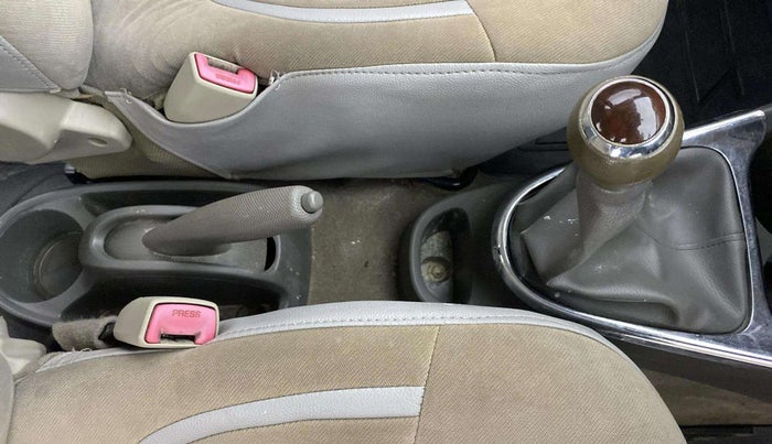 2016 Toyota Etios Liva G, CNG, Manual, 87,348 km, Gear Lever