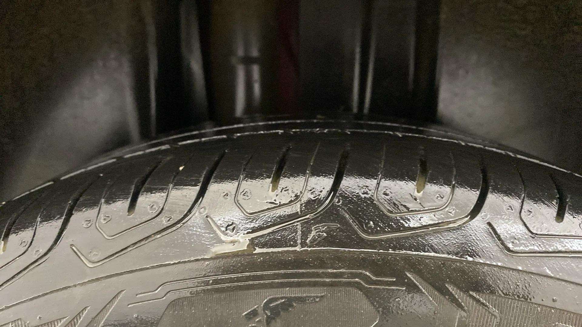 RHS-Rear-Tyre-Tread-19