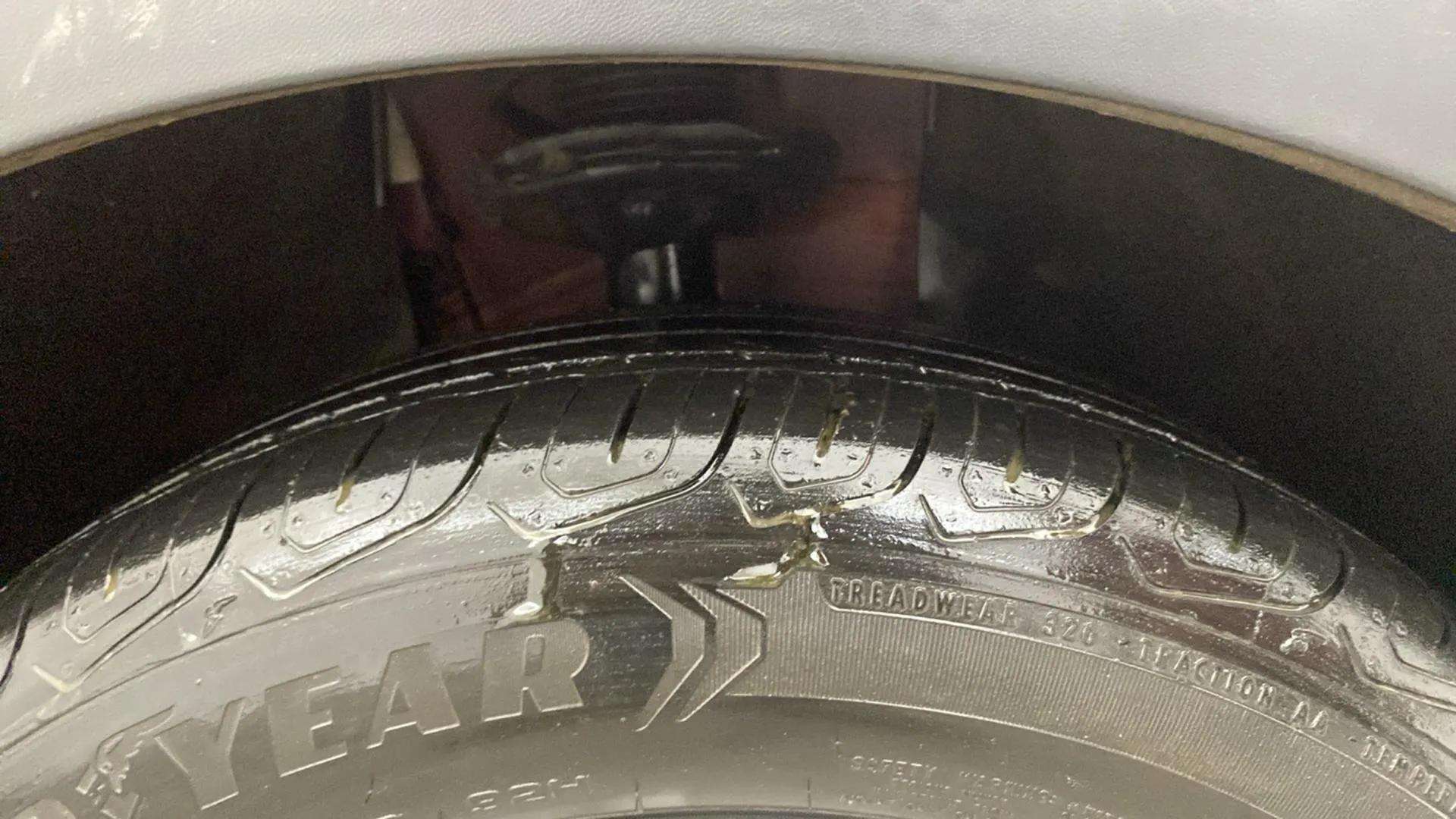 RHS-Front-Tyre-Tread-18
