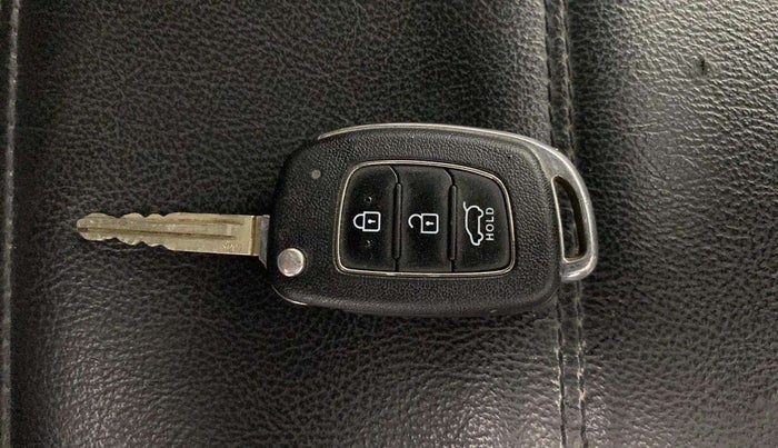 2022 Hyundai VENUE S 1.2, Petrol, Manual, 36,908 km, Key Close Up