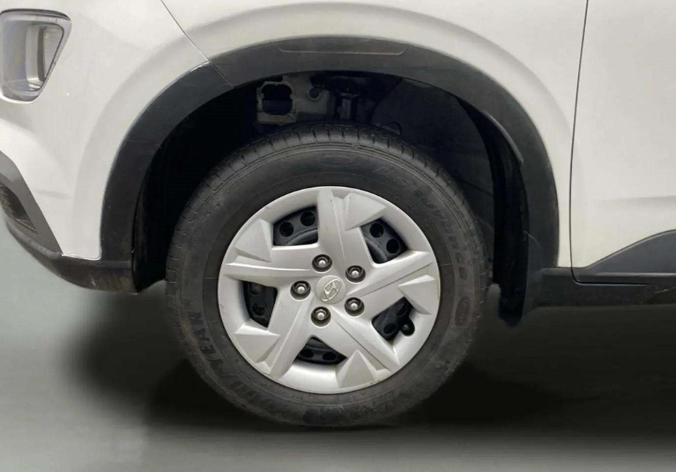 2022 Hyundai VENUE S 1.2, Petrol, Manual, 36,908 km, Left Front Wheel