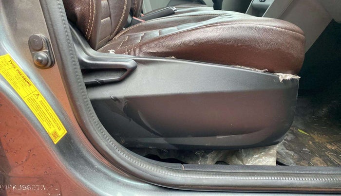 2023 Tata Tiago XT PETROL, Petrol, Manual, 33,565 km, Driver Side Adjustment Panel