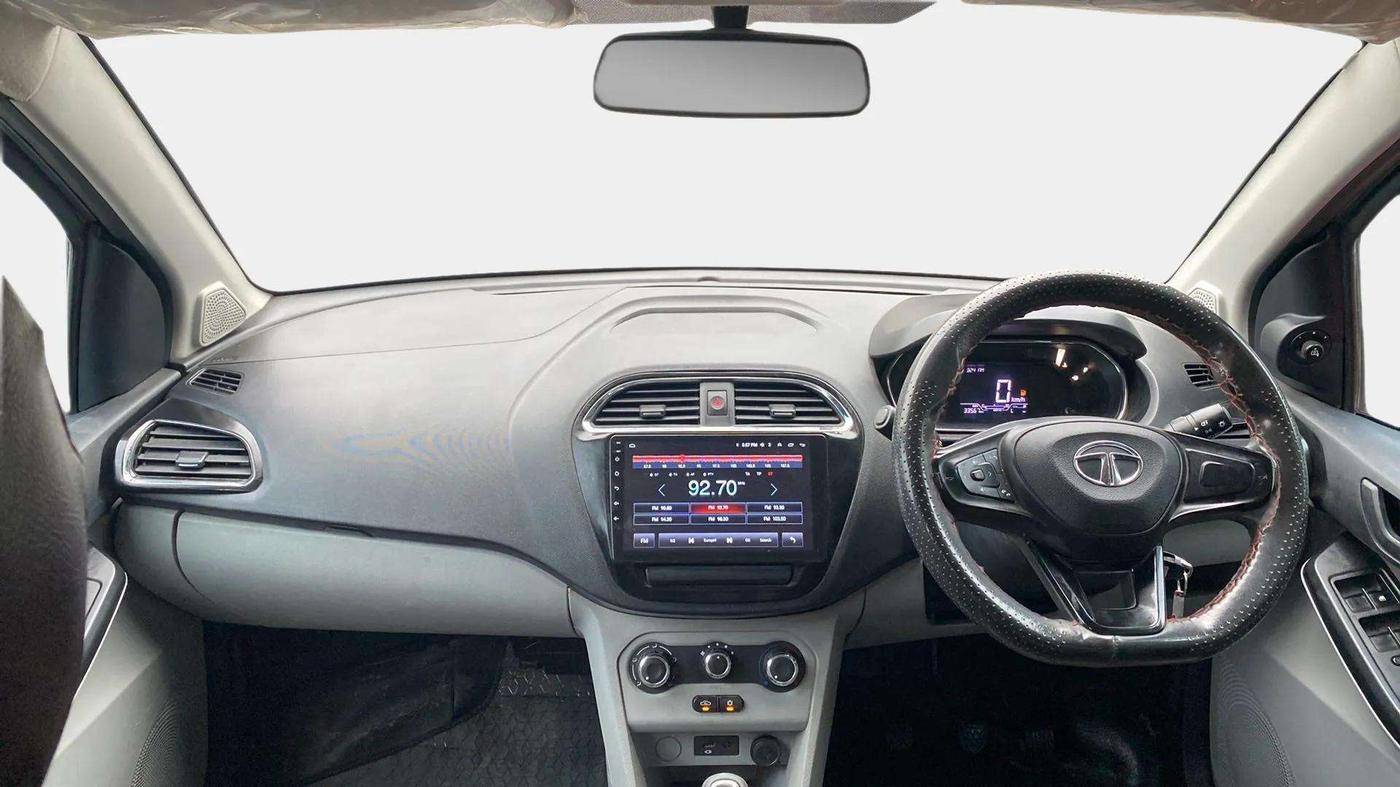 2023 Tata Tiago XT PETROL, Petrol, Manual, 33,565 km, Dashboard