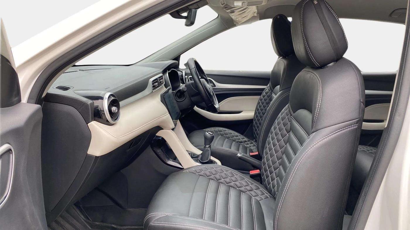 2022 MG ASTOR SUPER EX 1.5 MT, Petrol, Manual, 80,211 km, Right Side Front Door Cabin