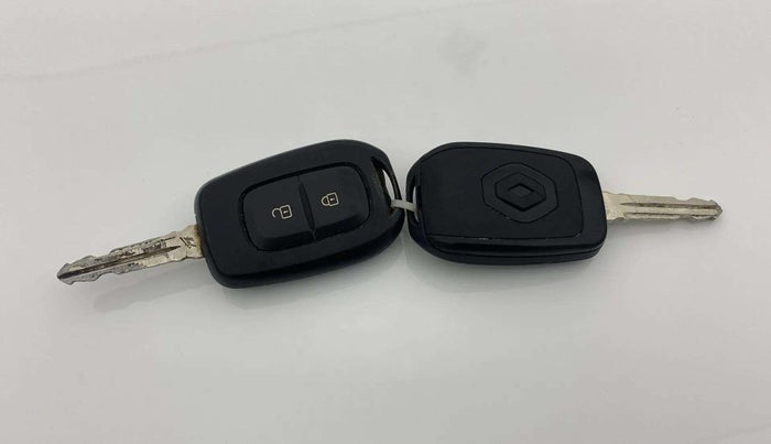 2020 Renault TRIBER RXT AMT, Petrol, Automatic, 48,225 km, Key Close Up