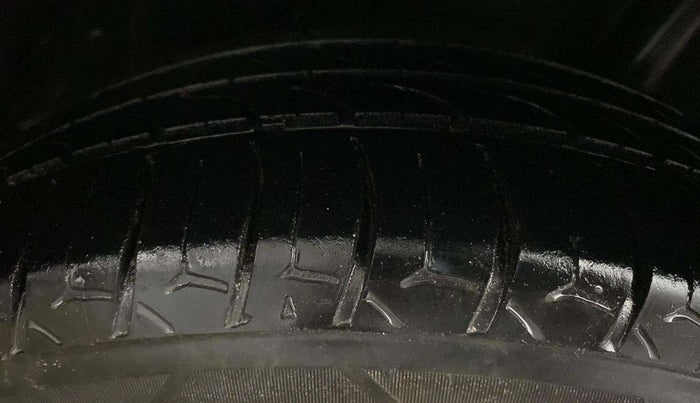 2018 Volkswagen Polo COMFORTLINE 1.0L MPI, Petrol, Manual, 57,790 km, Left Rear Tyre Tread