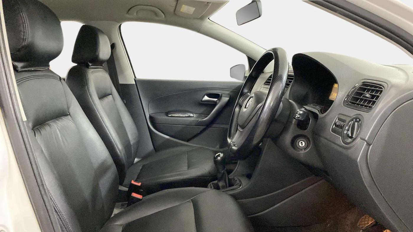 2018 Volkswagen Polo COMFORTLINE 1.0L MPI, Petrol, Manual, 57,790 km, Right Side Front Door Cabin