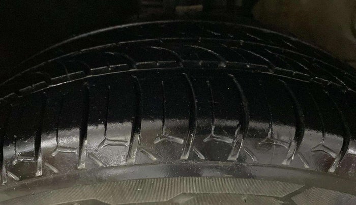 2018 Volkswagen Polo COMFORTLINE 1.0L MPI, Petrol, Manual, 57,790 km, Left Front Tyre Tread