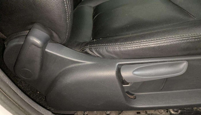 2018 Volkswagen Polo COMFORTLINE 1.0L MPI, Petrol, Manual, 57,790 km, Driver Side Adjustment Panel