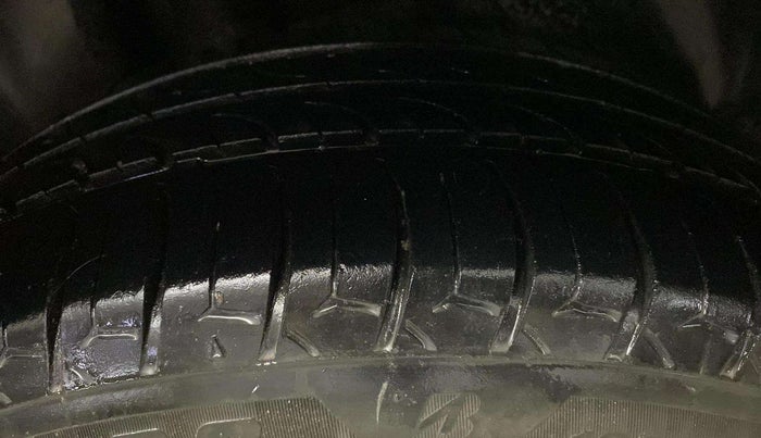 2018 Volkswagen Polo COMFORTLINE 1.0L MPI, Petrol, Manual, 57,790 km, Right Rear Tyre Tread