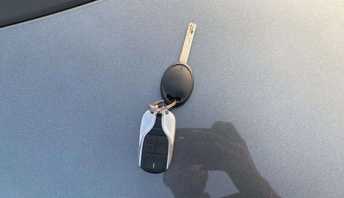 2023 Tata Tiago XM CNG, CNG, Manual, 19,448 km, Key Close Up