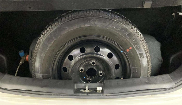 2017 Maruti Swift VXI, CNG, Manual, 65,068 km, Spare Tyre