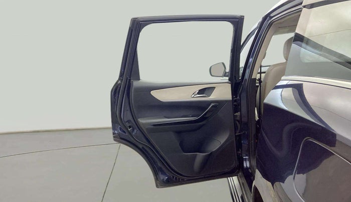 2021 Mahindra XUV700 AX 7 P MT 7 STR, Petrol, Manual, 33,713 km, LHS Rear Door