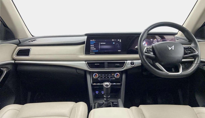 2021 Mahindra XUV700 AX 7 P MT 7 STR, Petrol, Manual, 33,713 km, Dashboard