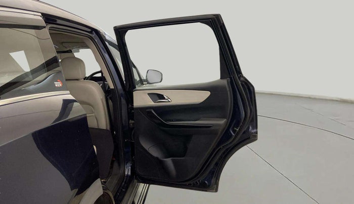 2021 Mahindra XUV700 AX 7 P MT 7 STR, Petrol, Manual, 33,713 km, RHS Rear Door