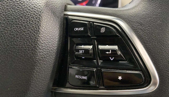 2021 Mahindra XUV700 AX 7 P MT 7 STR, Petrol, Manual, 33,713 km, Adaptive Cruise Control