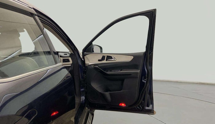2021 Mahindra XUV700 AX 7 P MT 7 STR, Petrol, Manual, 33,713 km, RHS Front Door