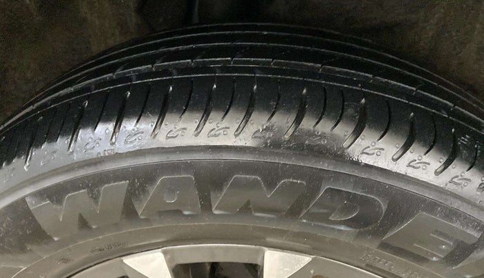 2021 Mahindra XUV700 AX 7 P MT 7 STR, Petrol, Manual, 33,713 km, Left Front Tyre Tread