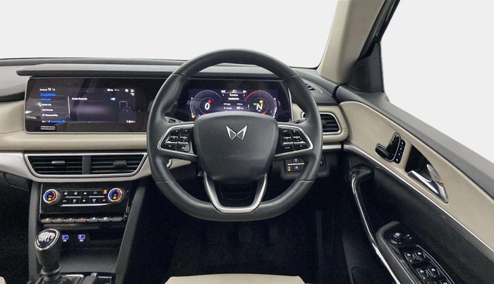 2021 Mahindra XUV700 AX 7 P MT 7 STR, Petrol, Manual, 33,713 km, Steering Wheel Close Up