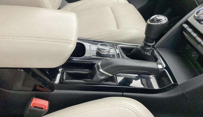 2021 Mahindra XUV700 AX 7 P MT 7 STR, Petrol, Manual, 33,713 km, Gear Lever