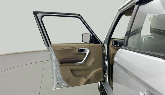 2016 Mahindra TUV300 T8, Diesel, Manual, 95,578 km, LHS Front Door