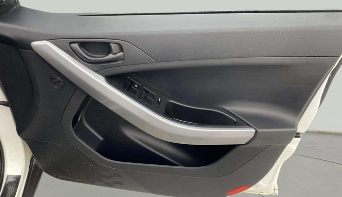 2023 Tata NEXON XMA PLUS SUNROOF DIESEL, Diesel, Automatic, 46,531 km, Driver Side Door Panels Control