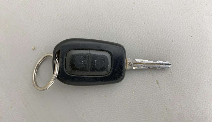 2020 Renault TRIBER RXL AMT, Petrol, Automatic, 64,390 km, Key Close Up