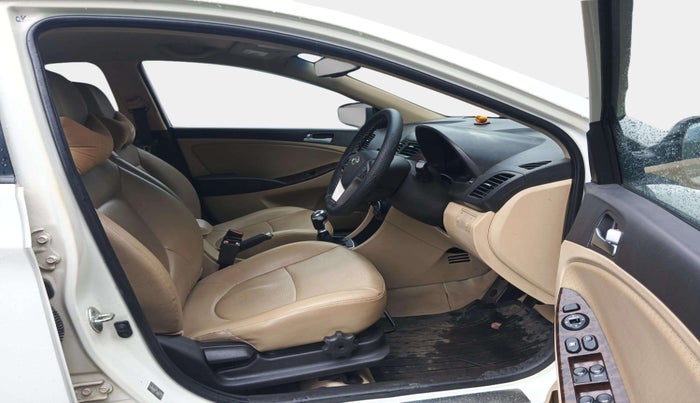 2015 Hyundai Verna FLUIDIC 1.6 VTVT SX, Petrol, Manual, 70,747 km, Right Side Front Door Cabin