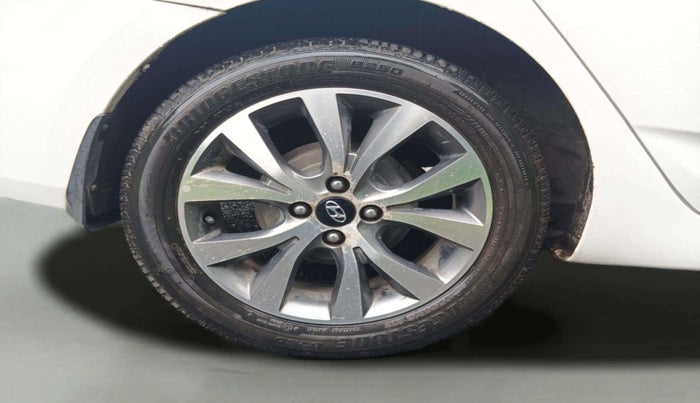 2015 Hyundai Verna FLUIDIC 1.6 VTVT SX, Petrol, Manual, 70,747 km, Right Rear Wheel