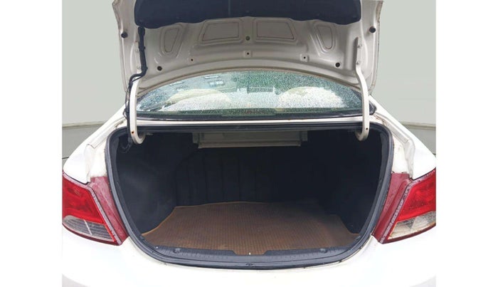 2015 Hyundai Verna FLUIDIC 1.6 VTVT SX, Petrol, Manual, 70,747 km, Boot Inside
