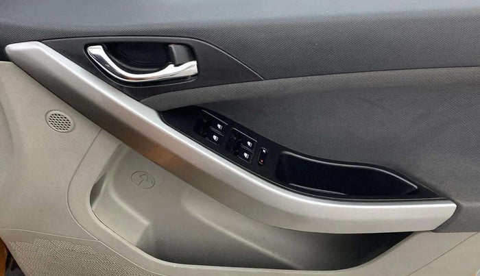 2018 Tata NEXON XZA PLUS DIESEL, Diesel, Automatic, 72,058 km, Driver Side Door Panels Control
