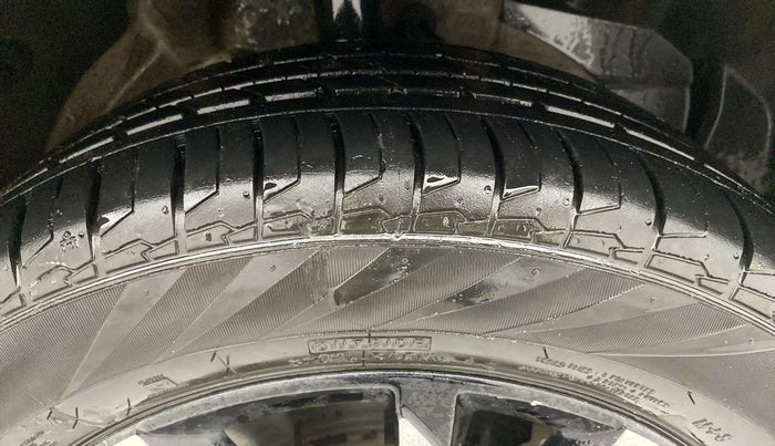 2020 MG HECTOR SHARP 1.5 DCT PETROL, Petrol, Automatic, 62,170 km, Right Front Tyre Tread