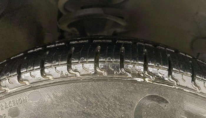 2013 Hyundai i10 SPORTZ 1.2 AT, CNG, Automatic, 89,023 km, Right Front Tyre Tread