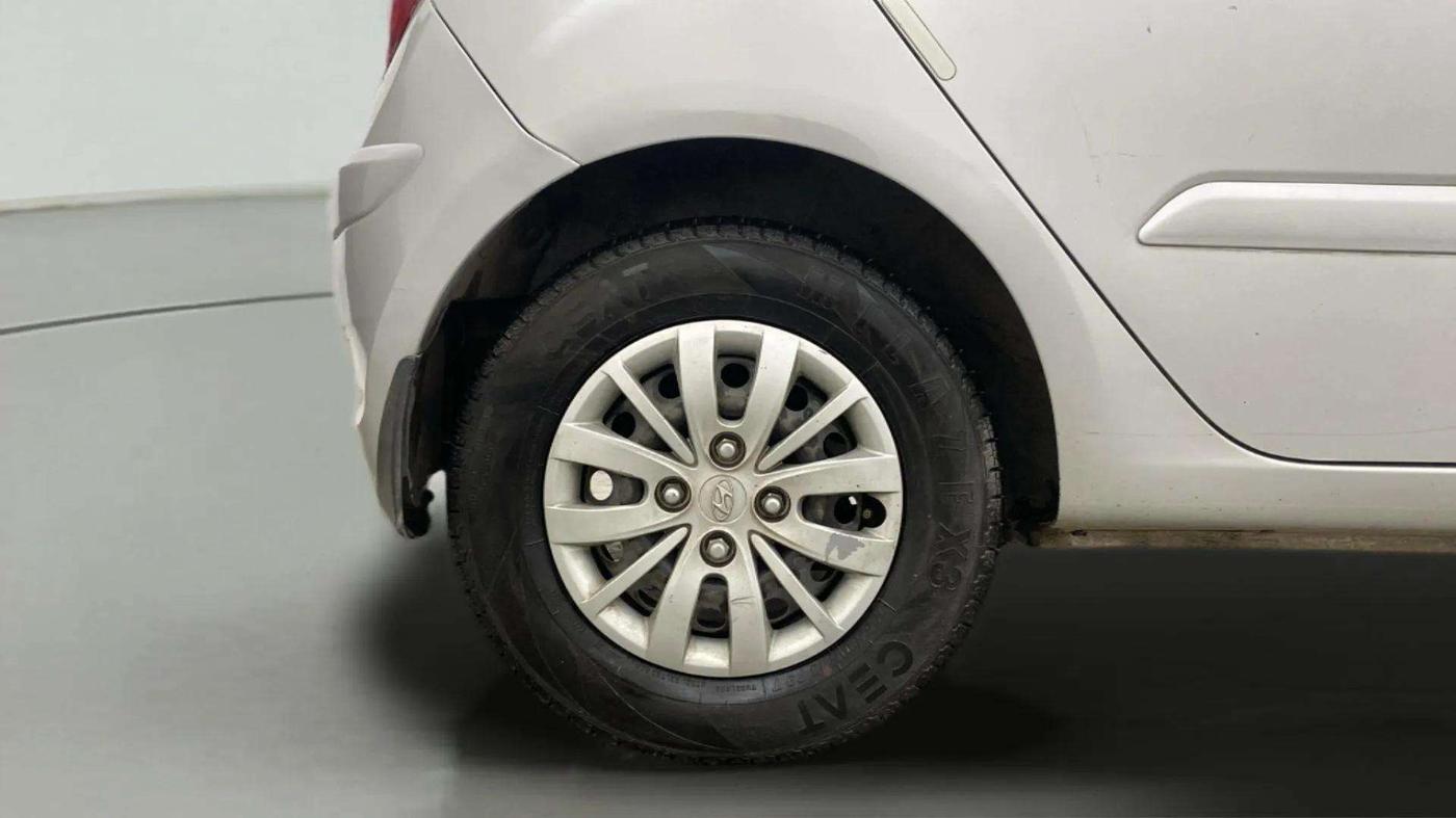 2013 Hyundai i10 SPORTZ 1.2 AT, Petrol, Automatic, 89,634 km, Right Rear Wheel