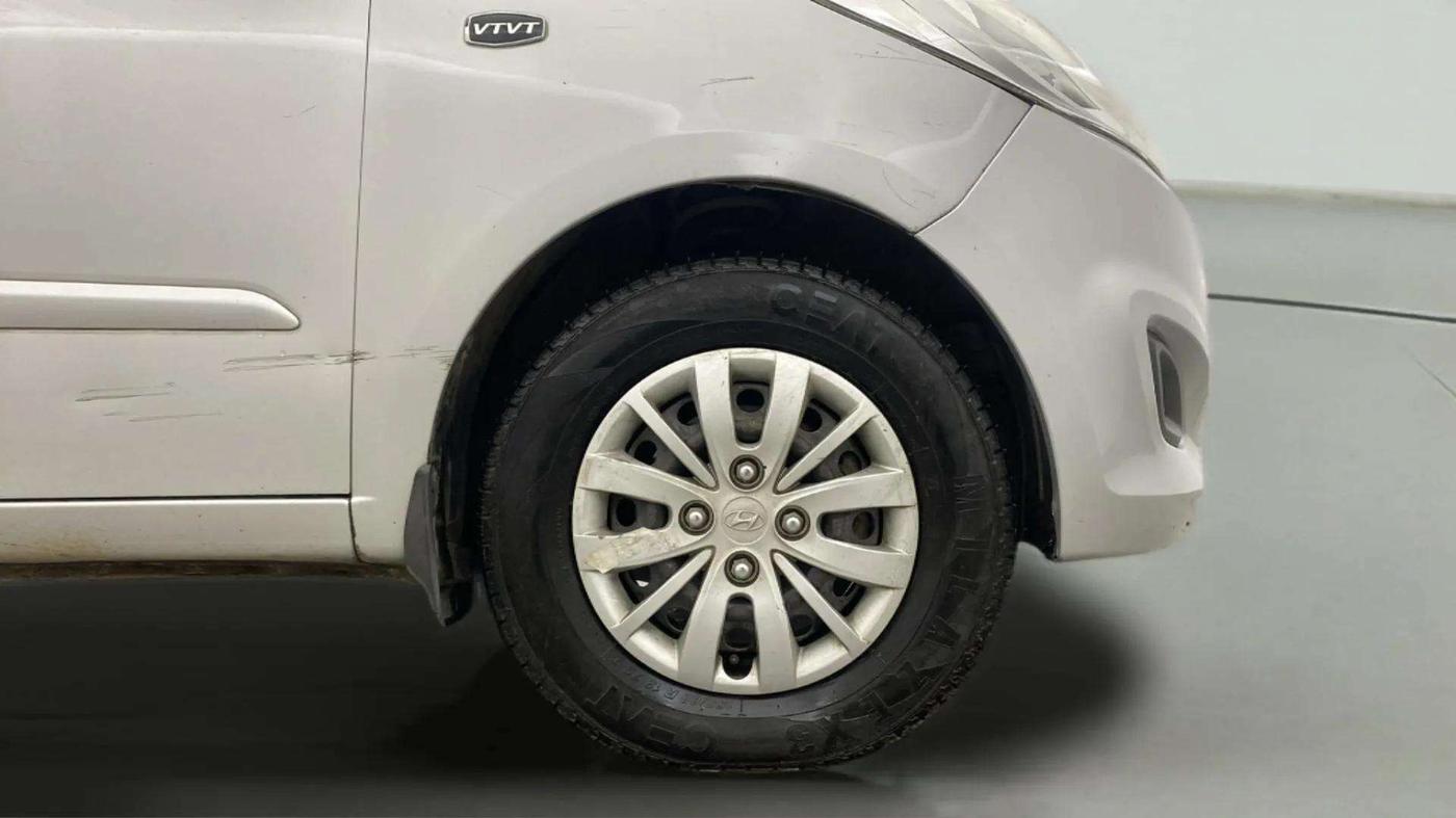 2013 Hyundai i10 SPORTZ 1.2 AT, Petrol, Automatic, 89,634 km, Right Front Wheel