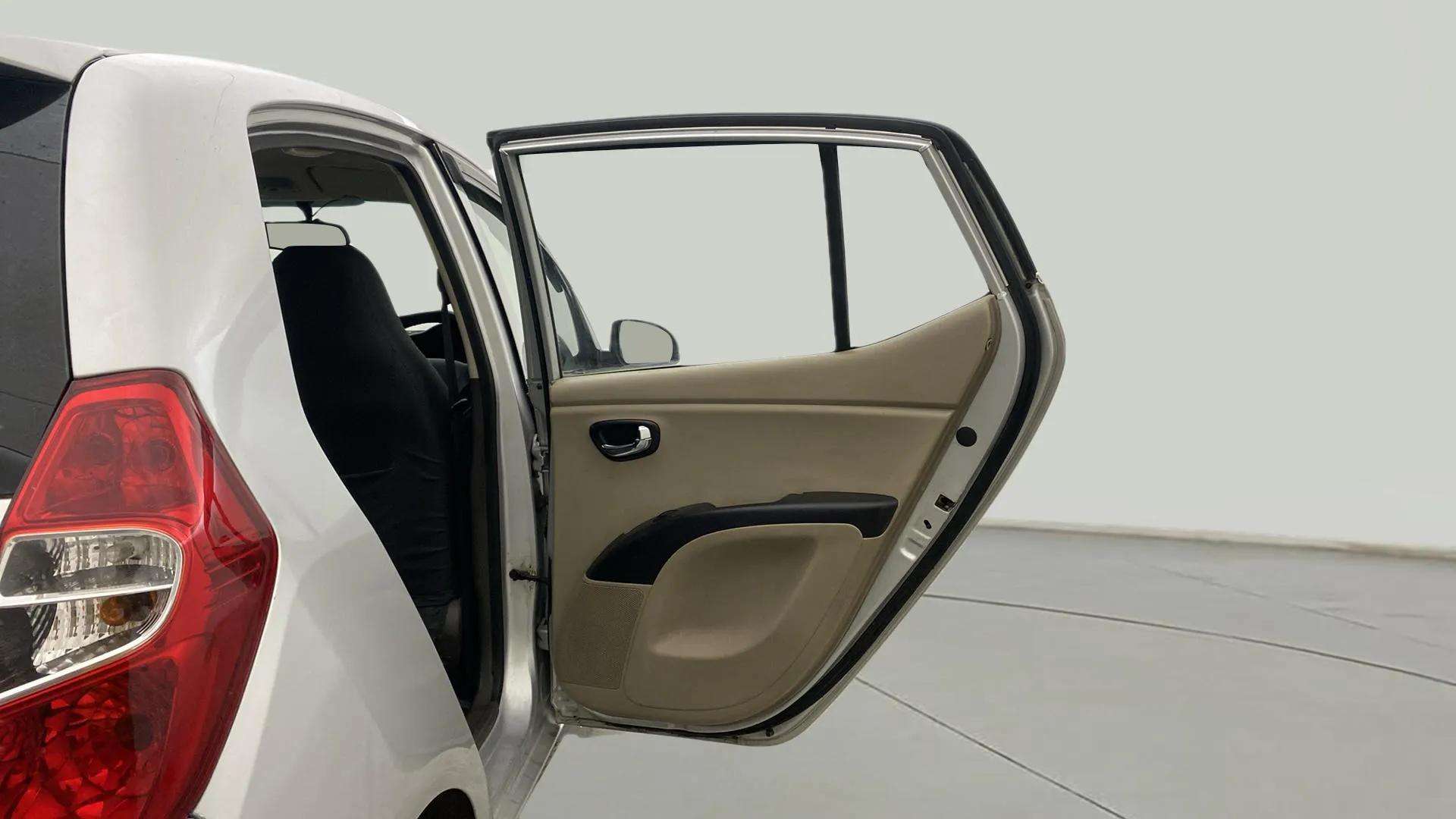RHS-Rear-Door-Open-33