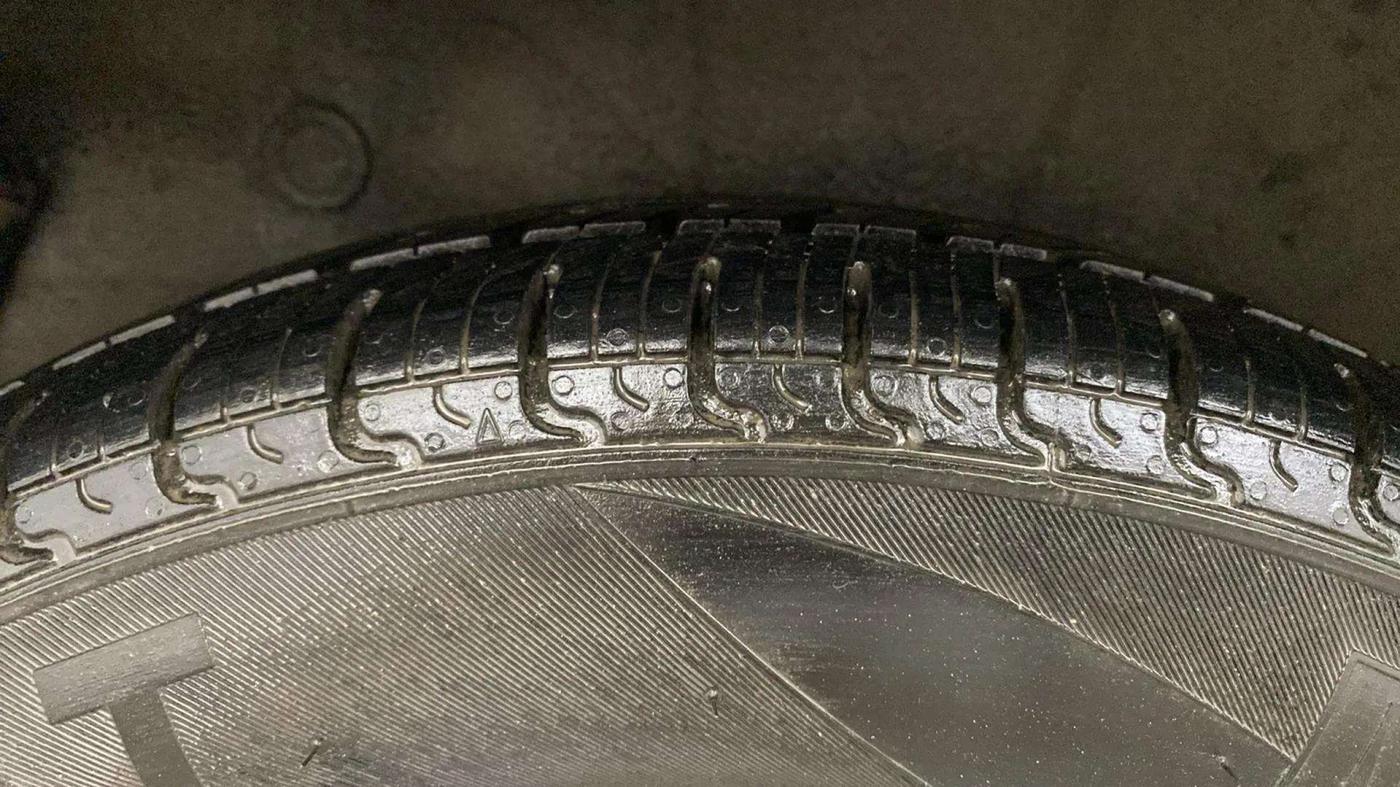 2013 Hyundai i10 SPORTZ 1.2 AT, Petrol, Automatic, 89,634 km, Right Rear Tyre Tread