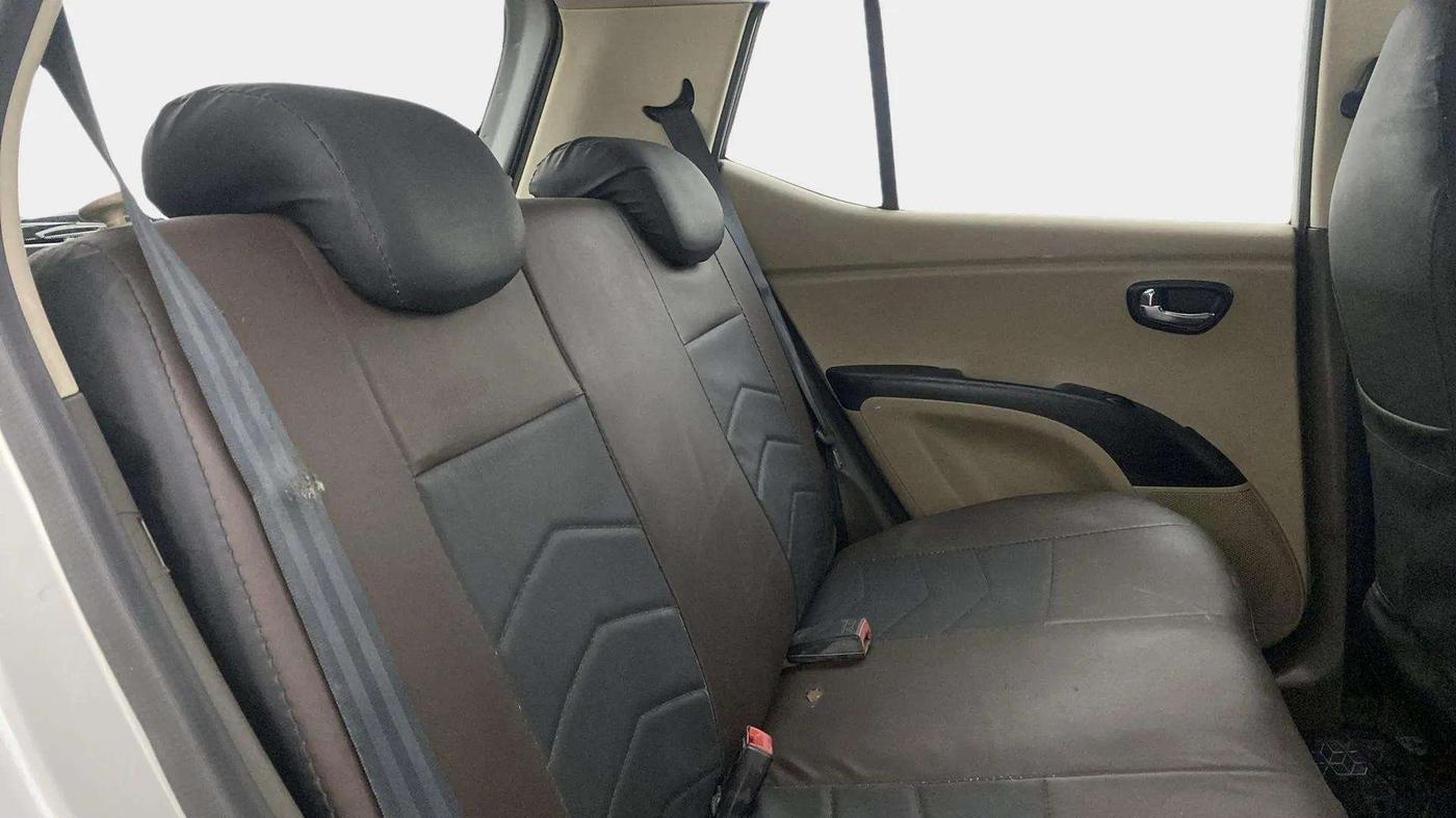 2013 Hyundai i10 SPORTZ 1.2 AT, Petrol, Automatic, 89,634 km, Right Side Rear Door Cabin