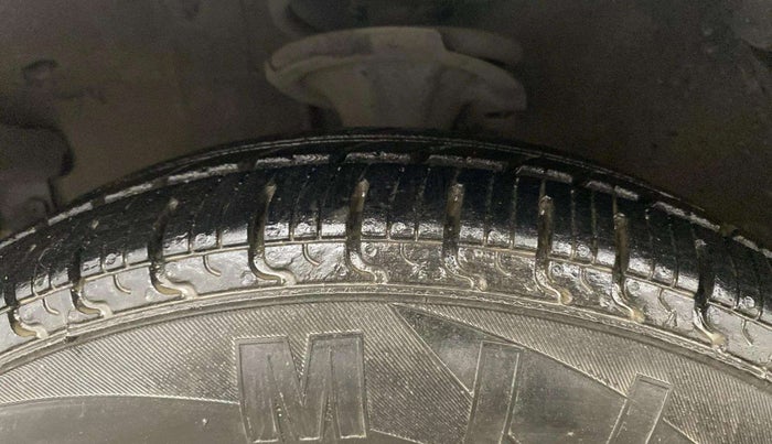 2013 Hyundai i10 SPORTZ 1.2 AT, CNG, Automatic, 89,023 km, Left Front Tyre Tread