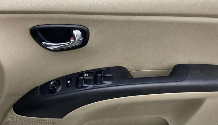 2013 Hyundai i10 SPORTZ 1.2 AT, CNG, Automatic, 89,023 km, Driver Side Door Panels Control