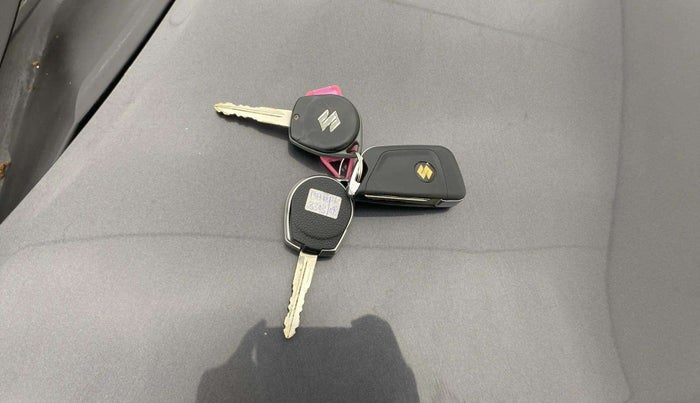 2016 Maruti Swift VXI, Petrol, Manual, 92,357 km, Key Close Up