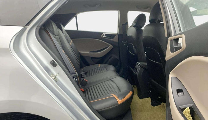 2019 Hyundai Elite i20 SPORTZ PLUS 1.2, Petrol, Manual, 21,778 km, Right Side Rear Door Cabin