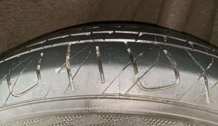 2017 Hyundai New Elantra 2.0 SX(O) AT PETROL, Petrol, Automatic, 73,077 km, Left Rear Tyre Tread