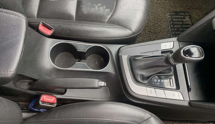 2017 Hyundai New Elantra 2.0 SX(O) AT PETROL, Petrol, Automatic, 73,077 km, Gear Lever