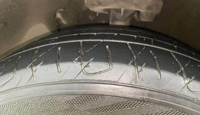 2017 Hyundai New Elantra 2.0 SX(O) AT PETROL, Petrol, Automatic, 73,077 km, Left Front Tyre Tread