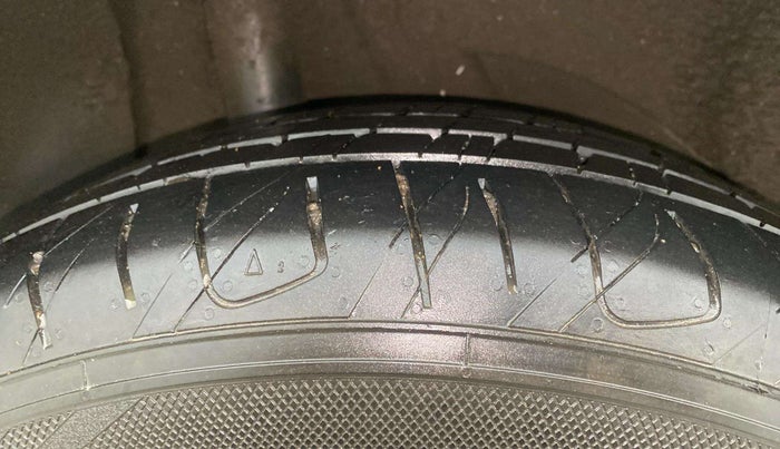 2017 Hyundai New Elantra 2.0 SX(O) AT PETROL, Petrol, Automatic, 73,077 km, Right Rear Tyre Tread